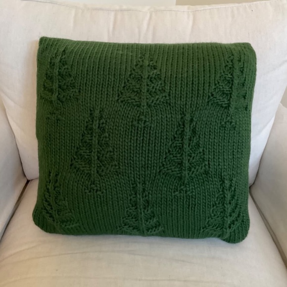 New THRESHOLD Tree Pillow - Picture 1 of 1